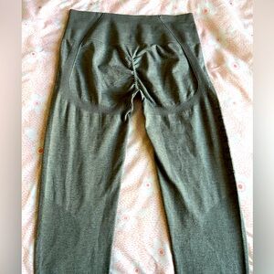 YoungLA Women’s Gray Athletic Leggings Butt Scrunch Size Medium